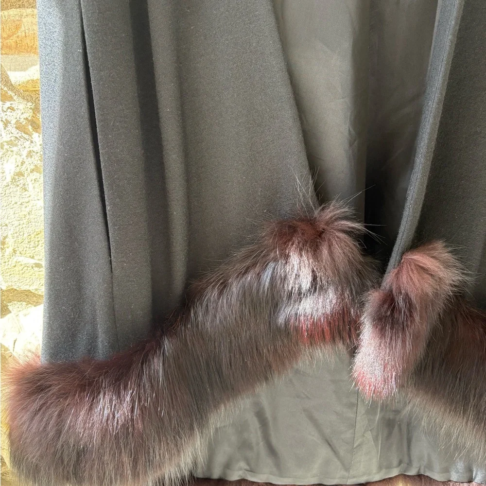 Claralura Original 50’s vintage  Black Cape with Fox Fur Trim one size fits most - Picture 5 of 8